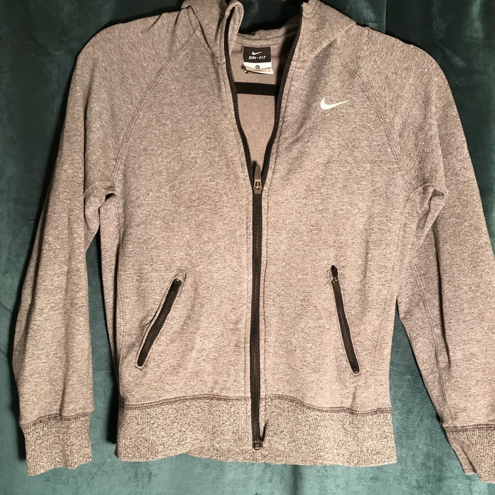 SALE!! Women’s medium Nike zip jacket
